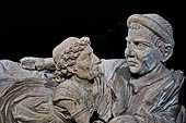 Volterra. La grandiosa serie di urne cinerarie del Museo Etrusco Guarnacci. Il famoso coperchio di urna con figure di coniugi.
